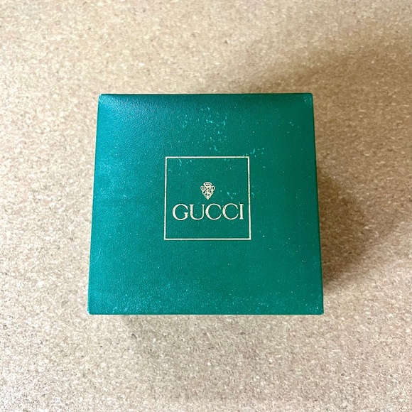 Gucci Women's Watch with Interchangeable Color Bezels - Picture 2 of 8